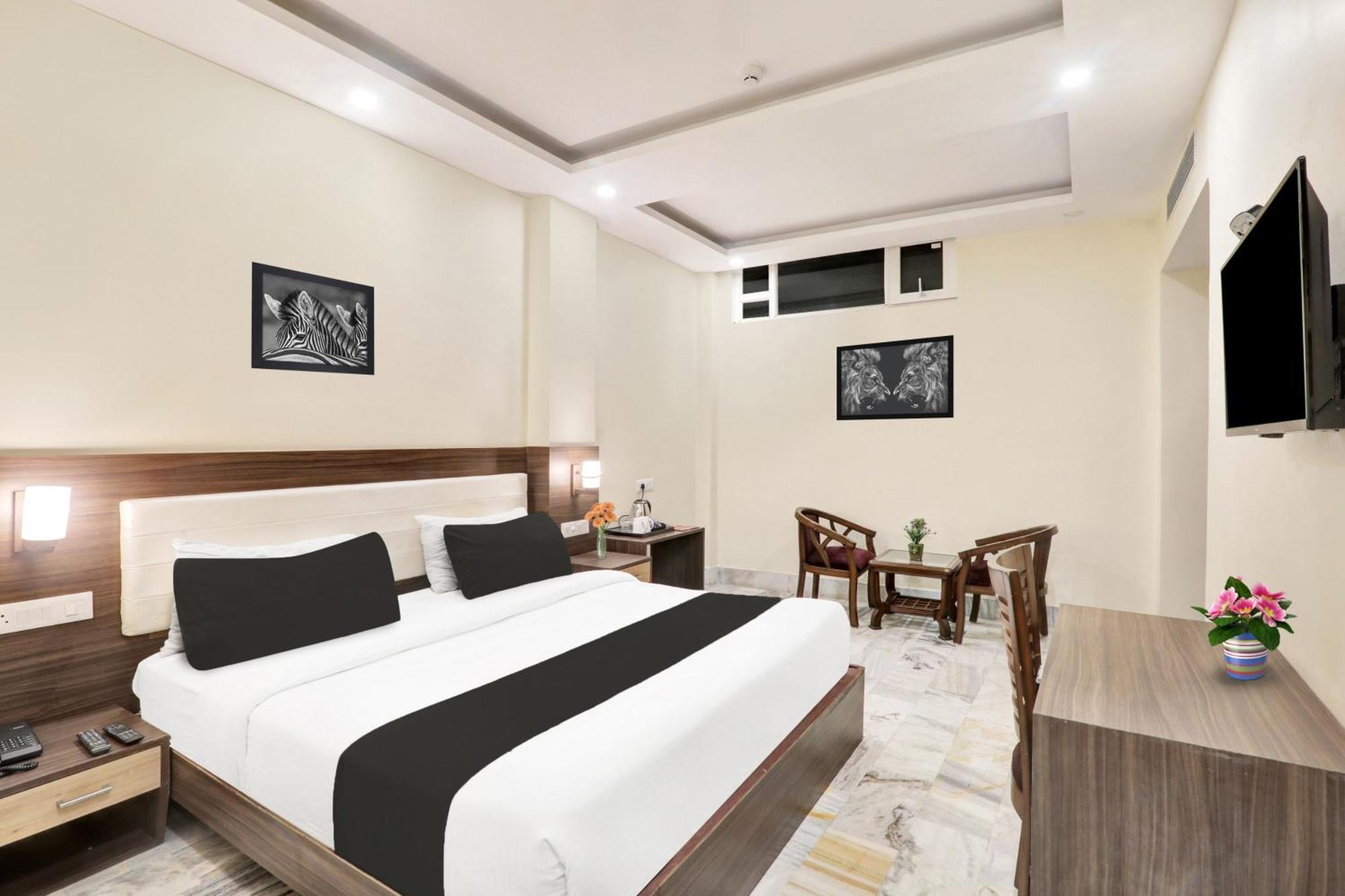 Super Townhouse Kankarbagh Formerly Kunwar Alcajars Patna  Esterno foto