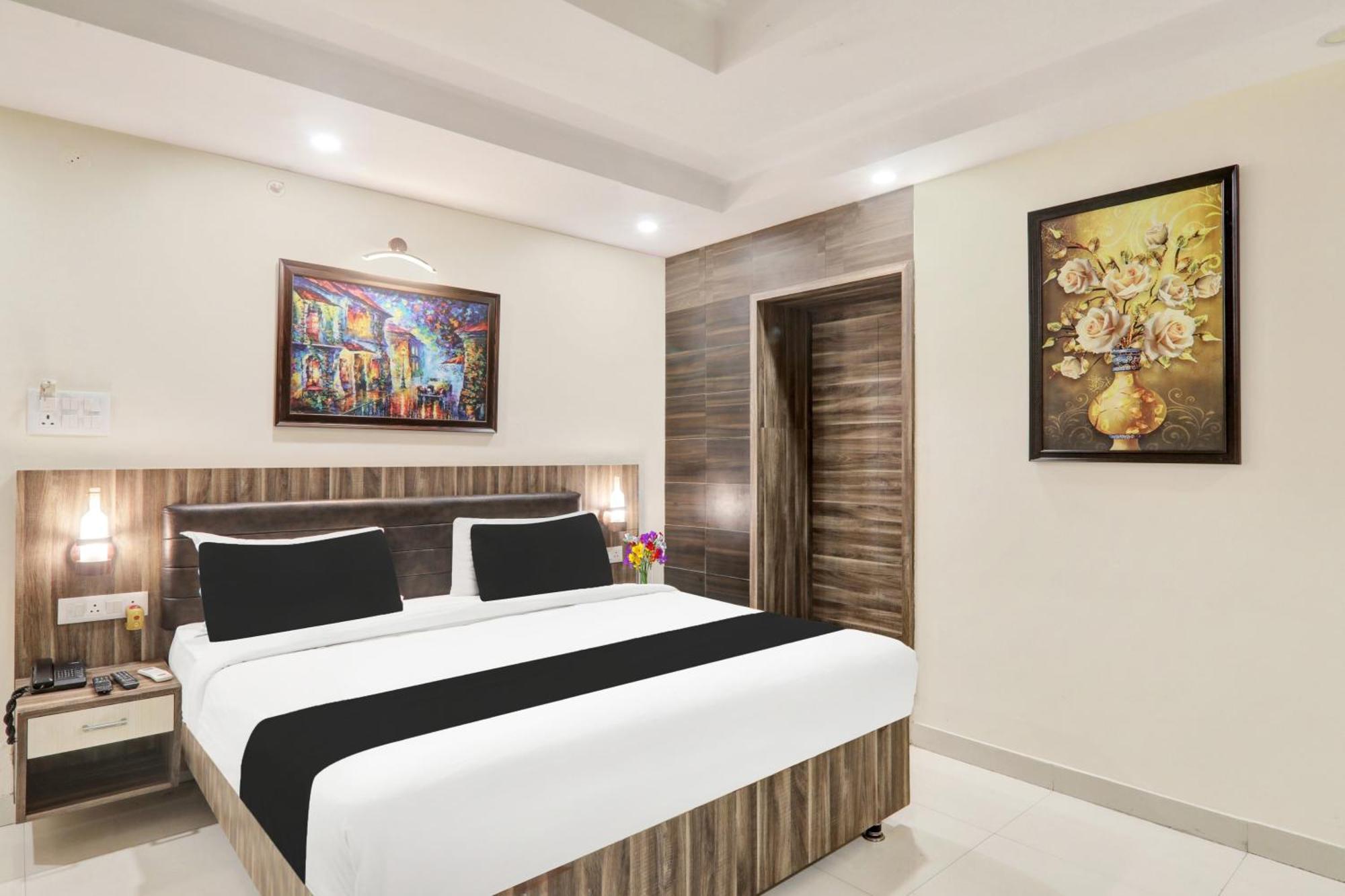 Super Townhouse Kankarbagh Formerly Kunwar Alcajars Patna  Esterno foto