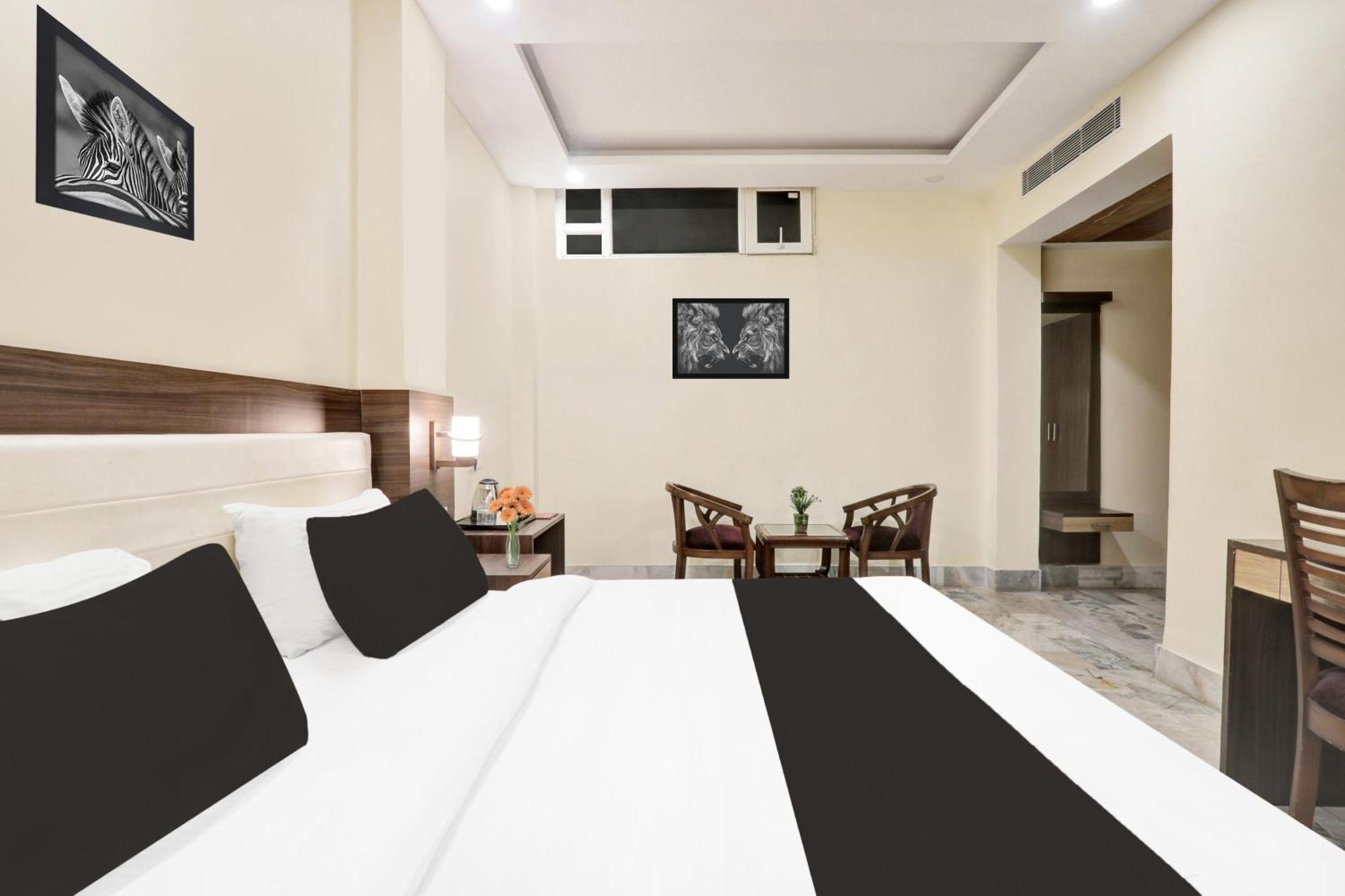 Super Townhouse Kankarbagh Formerly Kunwar Alcajars Patna  Esterno foto
