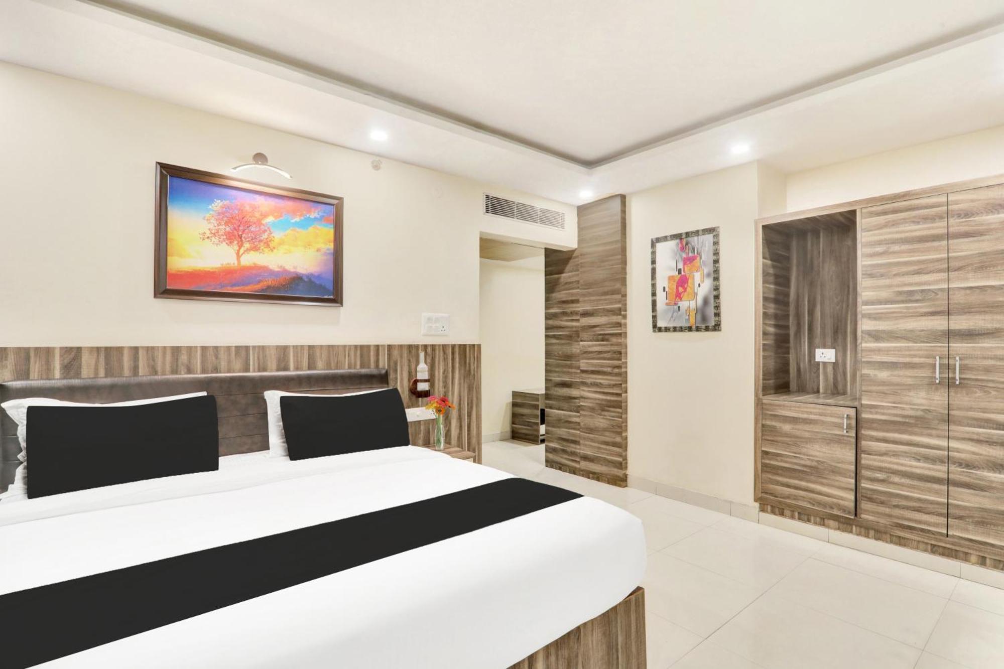 Super Townhouse Kankarbagh Formerly Kunwar Alcajars Patna  Esterno foto