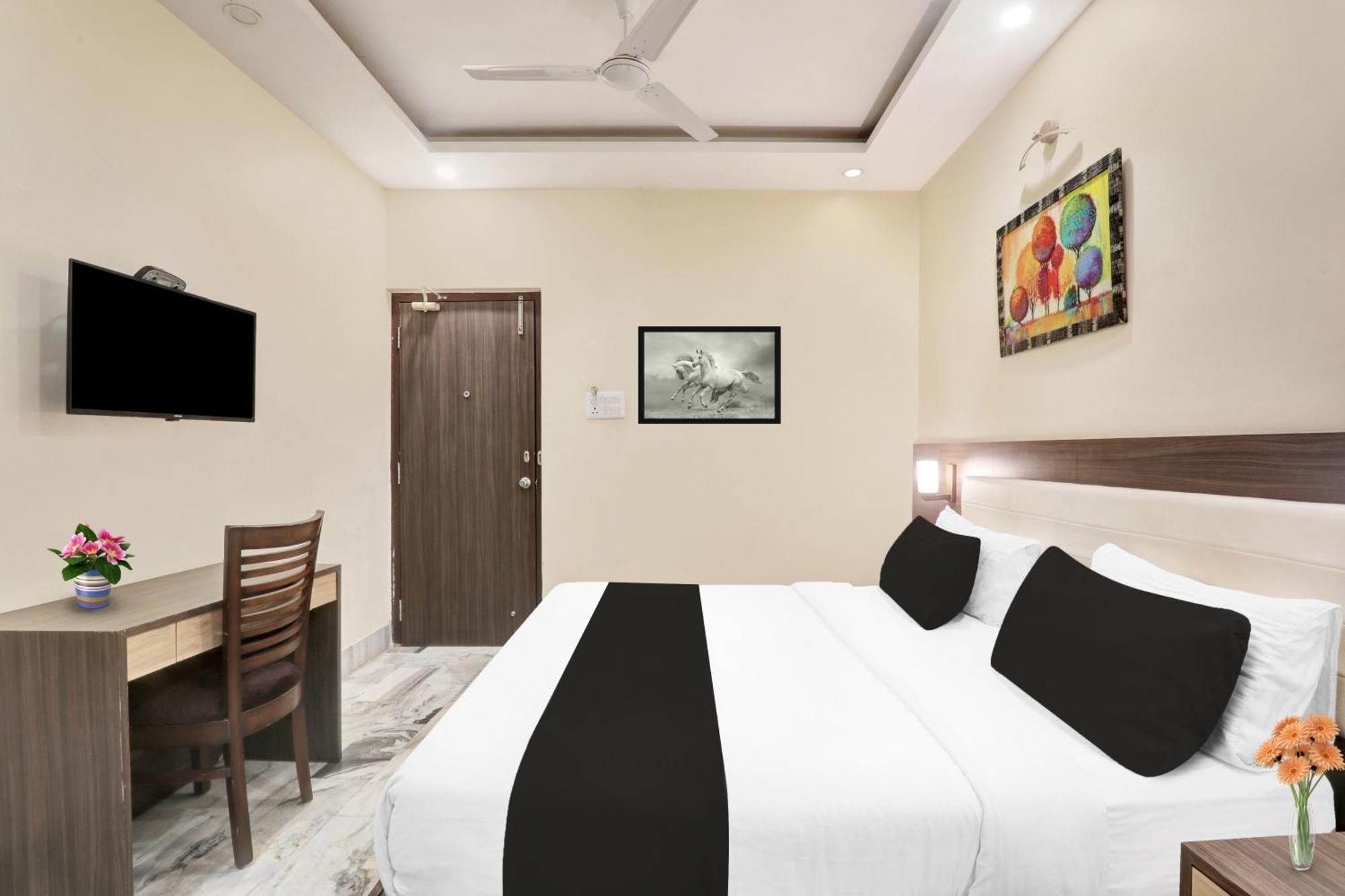 Super Townhouse Kankarbagh Formerly Kunwar Alcajars Patna  Esterno foto