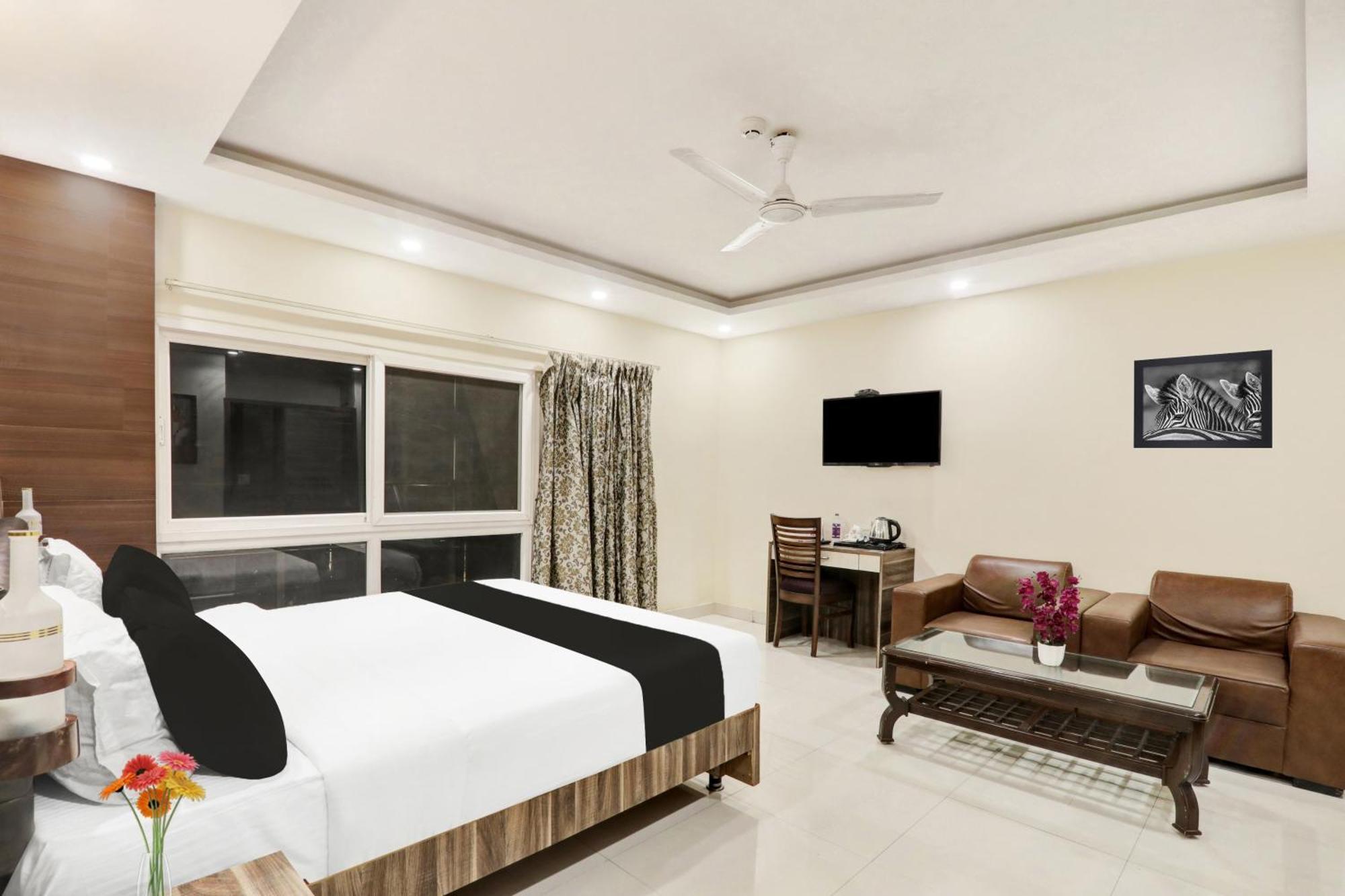 Super Townhouse Kankarbagh Formerly Kunwar Alcajars Patna  Esterno foto