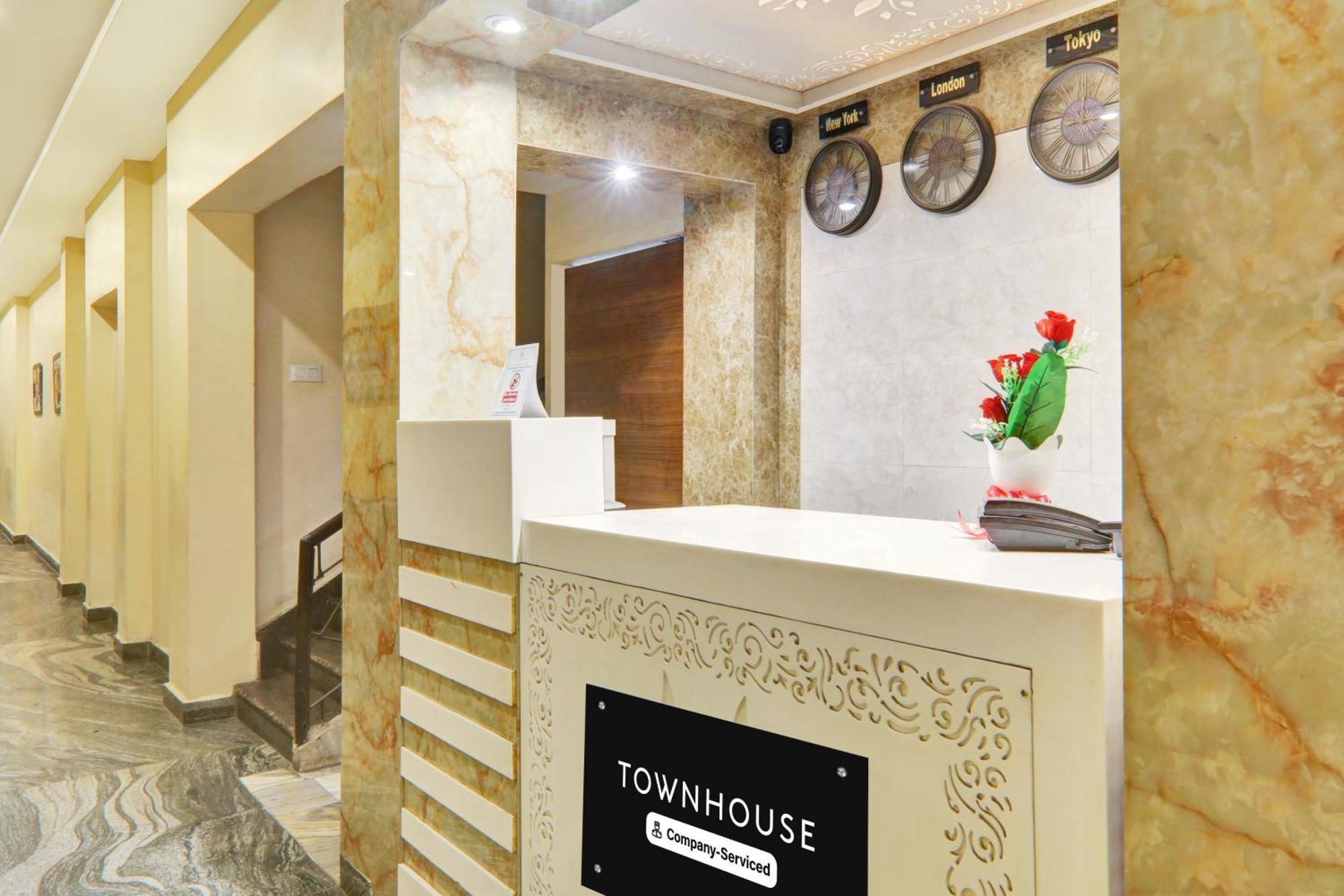Super Townhouse Kankarbagh Formerly Kunwar Alcajars Patna  Esterno foto
